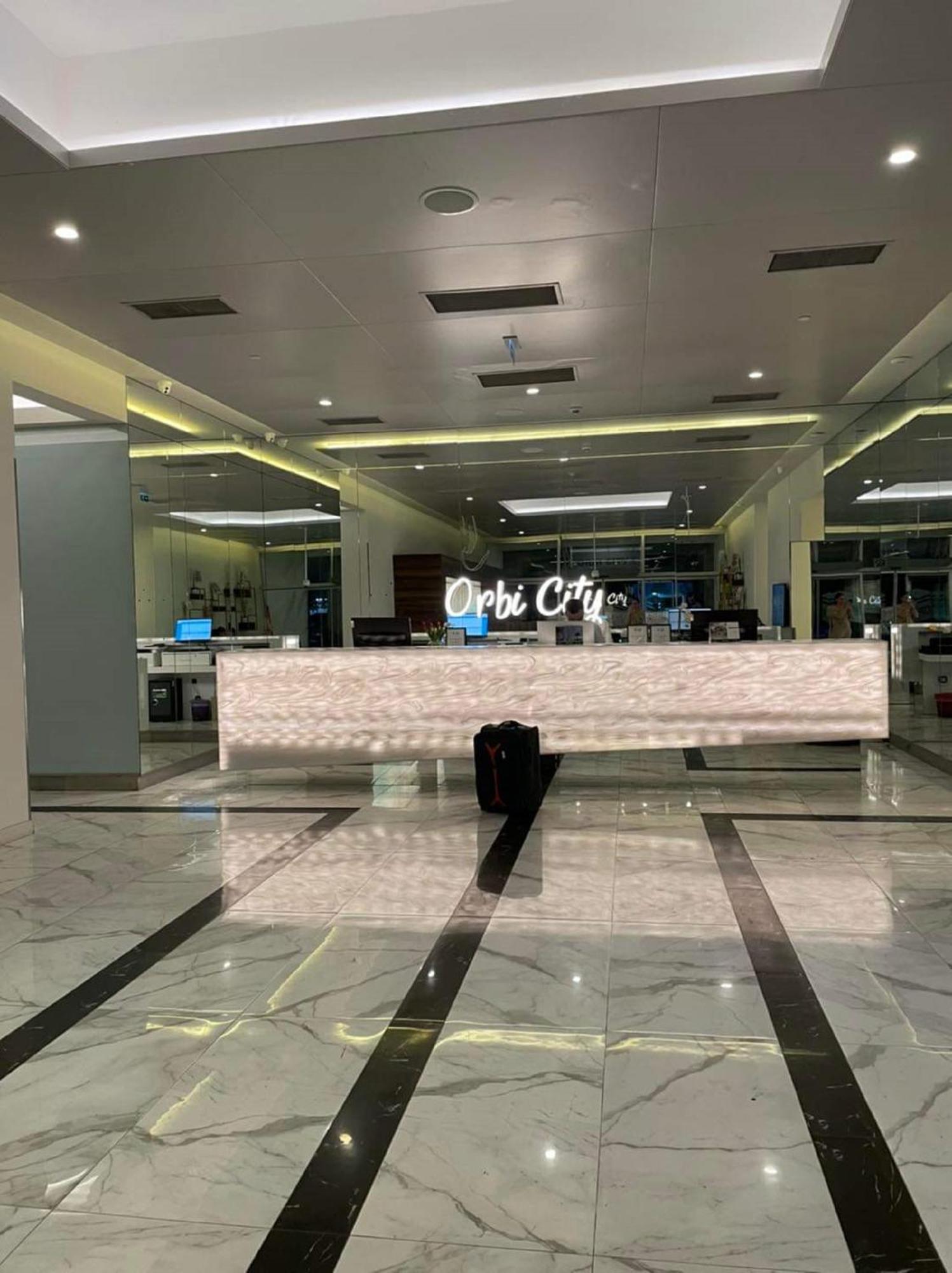 Apart-Hotel Orbi City 巴统 外观 照片